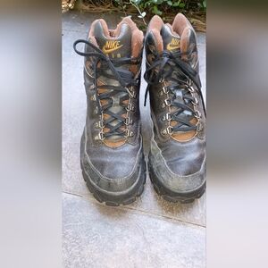 Nike Air Hiking Boots Leather Women's Size 13 940608/13